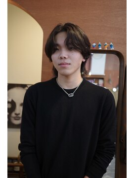 エディ(Edy) メンズセンターパートマッシュウルフカルマヘアニュアンスパーマ