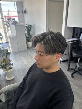 リイ(Lii) メンズ　ショート　ハイライト　テーパーフェード　ニュアンス