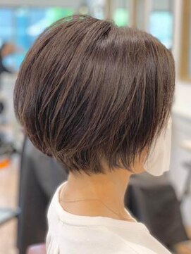 ミーティア バイ クアトロ(Meteor By QUATRO) ナチュラルショートボブ☆