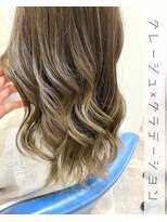 ウーロス(uros.) グレージュ×グラデーション