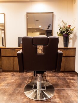 ディアバーバー 南森町店(DEAR BARBER)の写真/上質な技術と空間で、身だしなみを整えるお手伝いを…。30代からの大人紳士のための理容室【DEAR BARBER】