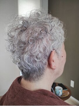 エンファクトリー(EN factory) グレイヘアー×パーマ