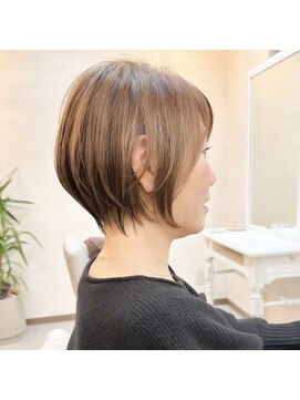 シシ 大宮(She 2.) ショート/ショートボブ/ショートカット/丸みショート/大宮