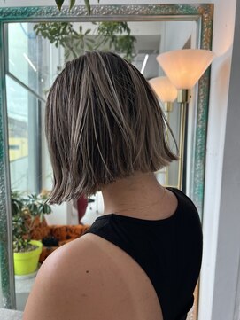 【n】ハイコントラストワンレングスボブ