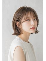 ベルス(bellus)&nbsp;顔まわりレイヤーボブ×オリーブベージュ　20代　30代