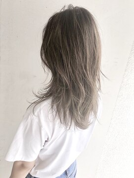 ヘアーアンドアトリエ マール(Hair&Atelier Marl) 【Marl】ハイライト入りフォギーベージュの外国人風セミディ