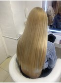 ブロンドロングヘアー