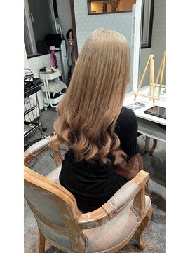 ブランシスヘアー(Bulansis Hair) ケアブリーチで明るくグレージュ