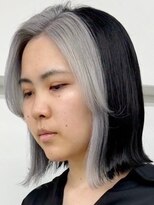 ウィコ 新宿(WICO)&nbsp;シルバー×ブラック[新宿駅/切りっぱなしボブ/エアリーロング]
