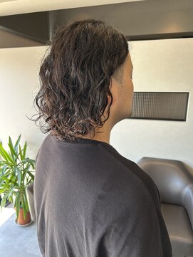 チラックス(ChilluX) ラフ感パーマでかっこいいメンズロングスタイル