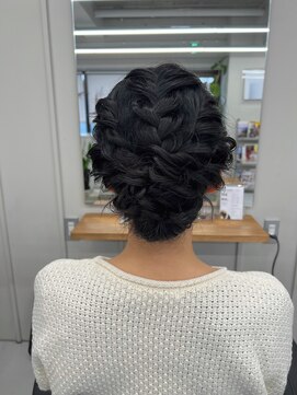 バルベストーキョーサウス(BARBES TOKYO SOUTH) 黒髪ヘアの編み込みアップ【清板】