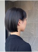 暗髪ブルーブラックのシンプルボブ