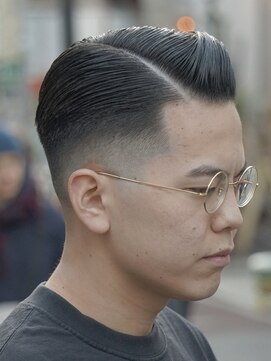 ザ チョップ ショップ ハラジュク(THE CHOP SHOP HARAJUKU) サイドパート + スキンフェード