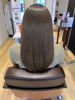 ミリール (Mireel)&nbsp;赤みを抑えた透明感オリーブベージュミディ
