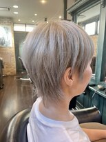 モナン 海老名(Monan) シルバーグレージュ ショートウルフ