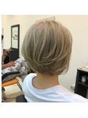 ショートボブ×ハイトーン
