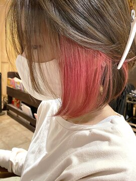 ユニーク(UniQ) インナーカラー×ケアブリーチ×ピンク×髪質改善トリートメント