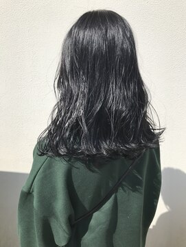 エミュー ラ ピエス(emu la piece) ブルー黒髪でラフスタイル