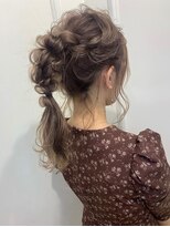 編みおろしアレンジ　ポニーテール　上品