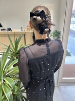 キュー(que)&nbsp;タイトな一癖お団子アレンジ