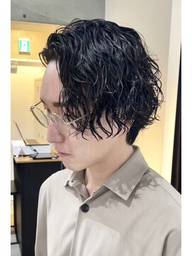 ブルニール 心斎橋(BLEUNIR) センターパートツイストスパイラルツーブロック波巻スパイラル