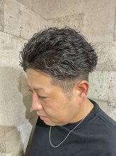 クロノスアーク バイ ディーズ(CHRONOS ARK by.D's) 波巻きスパイラル×無造作オールバック
