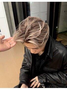 ヌエン 渋谷(NU/EN) メンズホワイトブロンド　シャドールーツ