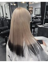 カムジーヘッドカミノウラ(COMEGHEAD KAMINOURA)&nbsp;上乃裏ショートボブくびれショートイルミナカラー顔周りレイヤー