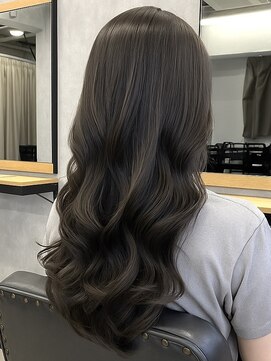 クラン 岡本(Chlan) 艶感たっぷりダークアッシュロング