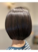 顎ラインでまとまる上品ボブ