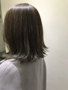 パティオンツー(PATIONN2) イルミナカラーで作る切りっぱなし外ハネミディアムボブスタイル