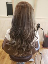 スリー(3°)&nbsp;ゆるふわ透明感あるアッシュ