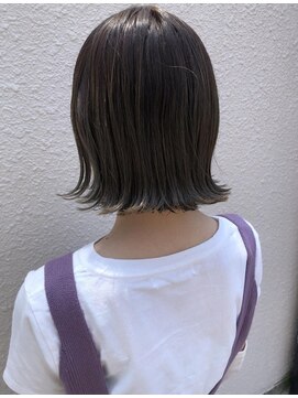 リア(Lia by KENJE) Lia　オリーブカラー、透明感凄いです♪