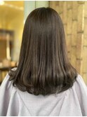 《直方/イルミナカラー》セミロングヘアー