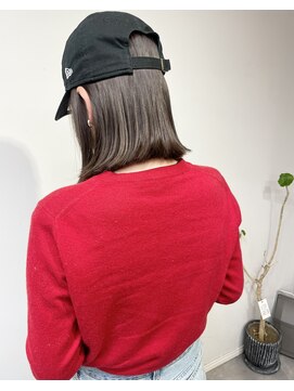 リラ バイ クオーレ(LIRA by CUORE) 切りっぱなしボブ