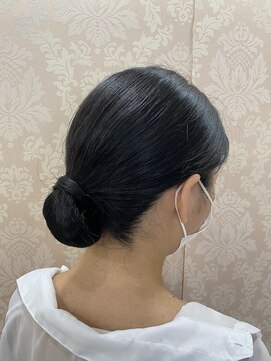 ルナクレセント (Luna crescent) シンプルシニヨン