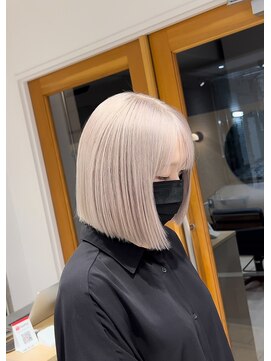 スタン 渋谷(Stam) ホワイトベージュブロンドボブカット冬カラー透明感ブリーチ渋谷