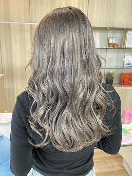 ラヴィエール(LAVIERE by R-EVOLUT) ハイトーン/レイヤーカット/グレージュ【柏・柏駅】