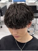 黒髪ショートマッシュ波巻きスパイラルシャドウパーマ2ブロック