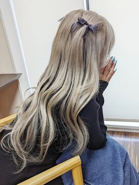 レアナ バイ ニーナ(Leana by NINA) プルエクステでロングヘア