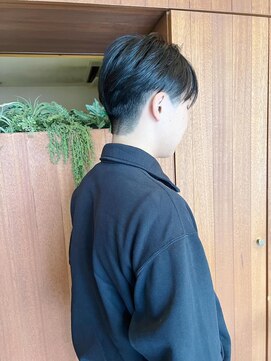 トップヘアー アヴェニュー 刈谷(TOPHAIR Avenue) センターパートのバックスタイル