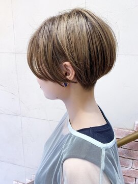 モリオ フロム ロンドン 成増店 【morio成増 セリザワ】刈り上げショートボブ ハイライトカラー