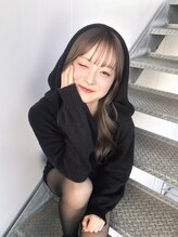 Stylist.渡邊 結衣 - 20代前後の女性に似合うデザインをご提案*レイヤーカット×ハイトーンで叶える旬ヘア