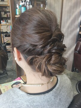 オーバーキャプテンネイキッド(OVER CAPTAIN NAKED) お呼ばれアレンジシニヨン