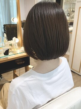 ネオリーブ チロル 横浜西口店(Neolive CiroL.) 肩上丸みボブ ツヤブラウン ナチュラルストレート