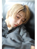 テトヘアー(teto hair) マッシュショート、ブロンド、オン眉バング