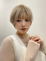 イヴォークトーキョーオーサカ(EVOKE TOKYO osaka)&nbsp;ハイトーンショート 丸み 似合わせ 耳かけ ブリーチ ブロンド