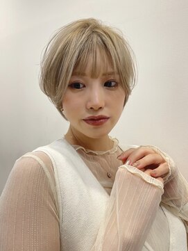 イヴォークトーキョーオーサカ(EVOKE TOKYO osaka) ハイトーンショート 丸み 似合わせ 耳かけ ブリーチ ブロンド