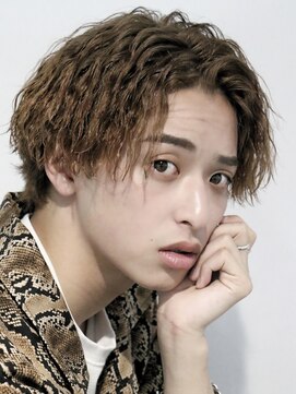 オーシャントーキョー(OCEAN TOKYO) ツイストスパイラルパーマセンターパートツーブロックコンマ韓国