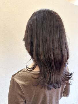 エルサフィロ キタハマ(el zafiro kitahama) 20×30×40代×くびれヘア×オリーブアッシュ×ミディアム